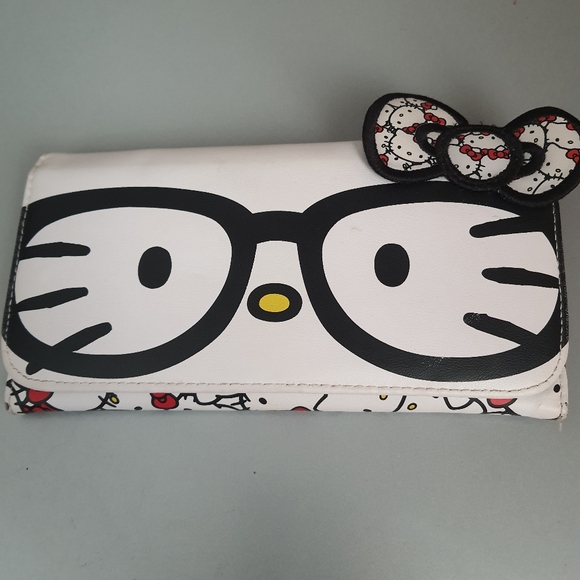 Hello Kitty Handbags - Hello Kitty Wallet